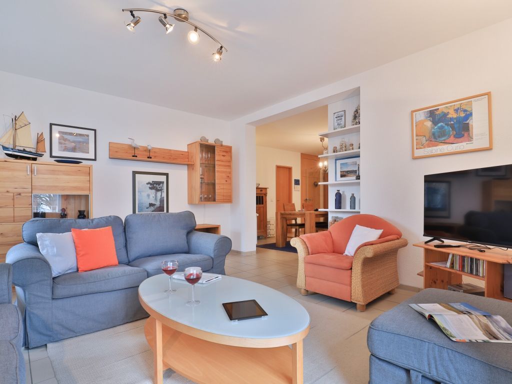 Villa Seegarten Whg. Seg05 - Blick auf den Wohnbereich und den TV