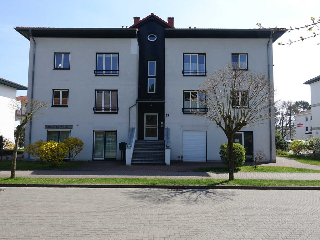 aus, Wohnung befindet sich link unten nach hinten raus