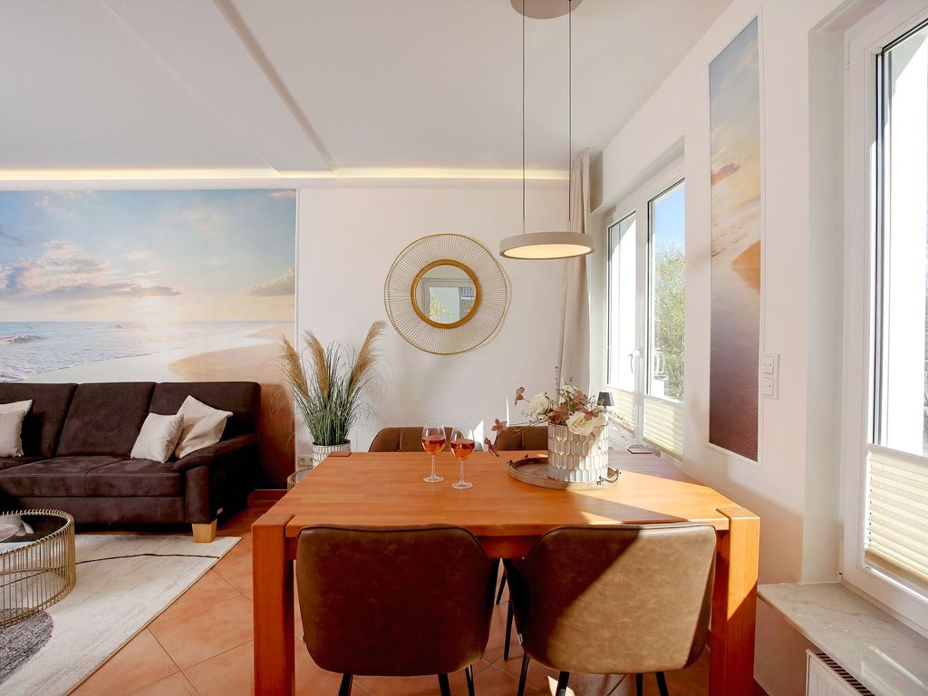 Wohnzimmer mit Esstisch