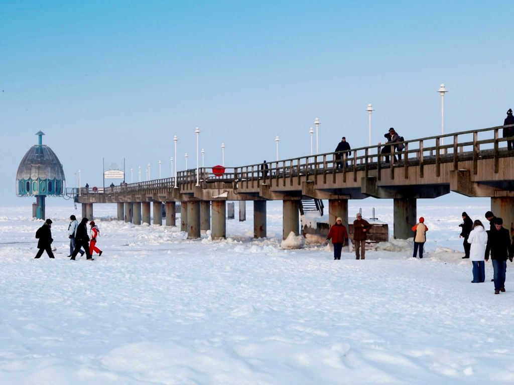 Seebrücke im Winter