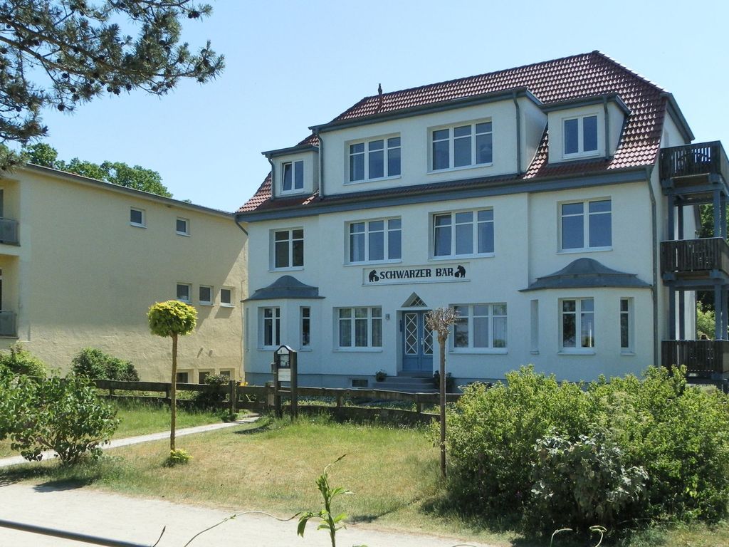 Schwarzer Bär - Blick auf die Villa von der Seeseite