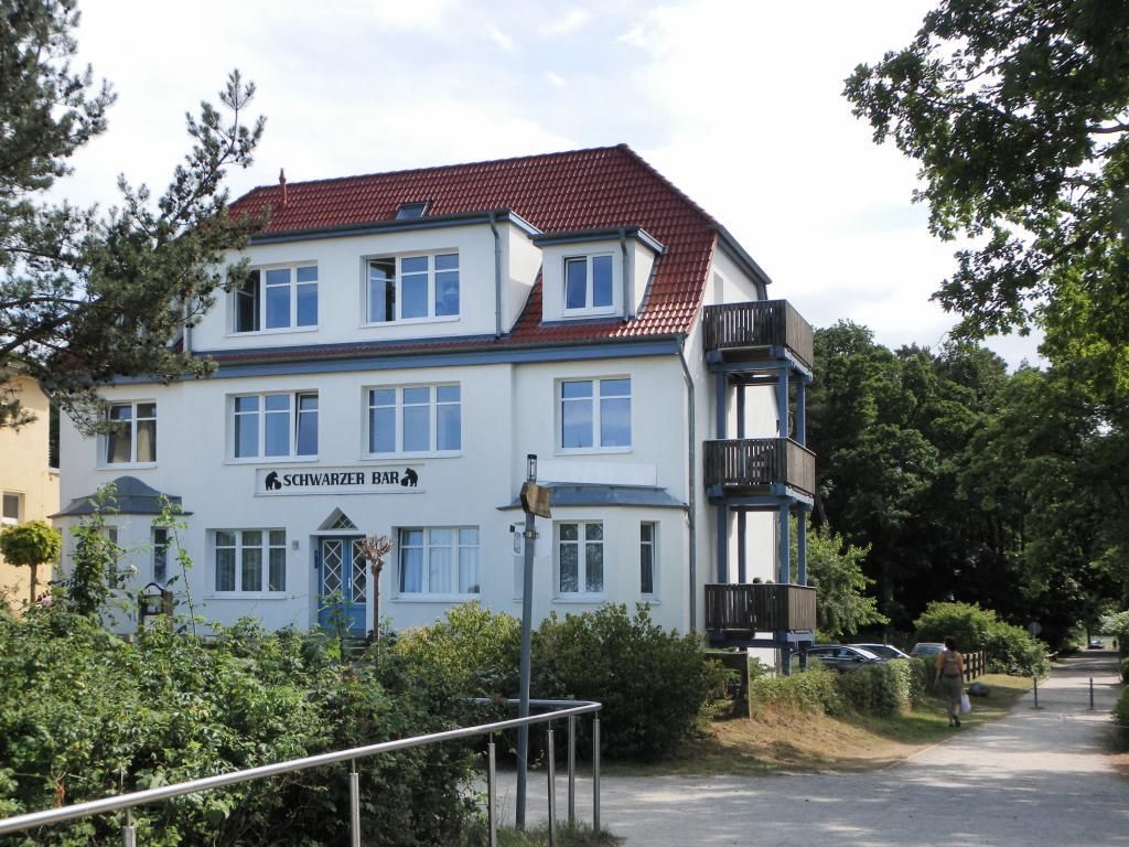 Schwarzer Bär - Blick auf die Villa