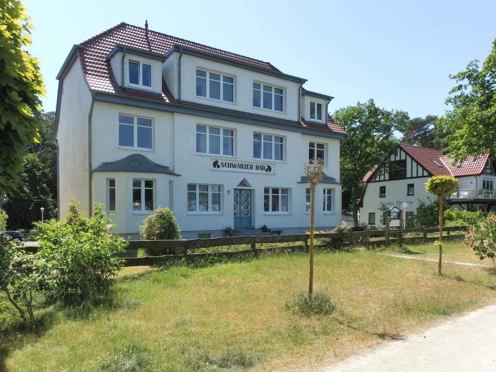 Schwarzer Bär - Blick auf die Villa