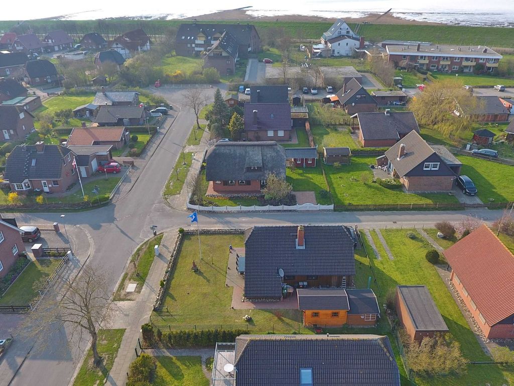 Luftbildaufnahme mit Blick zum Deich
