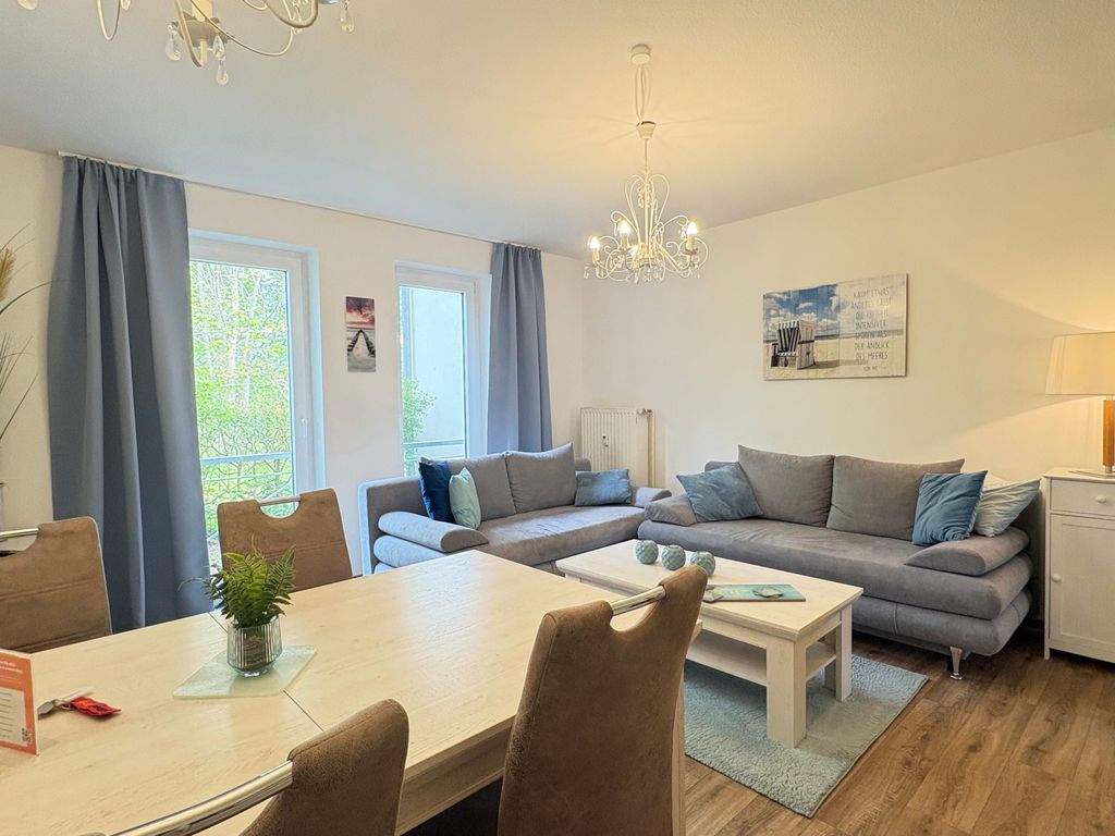 Wohnzimmer mit Esstisch
