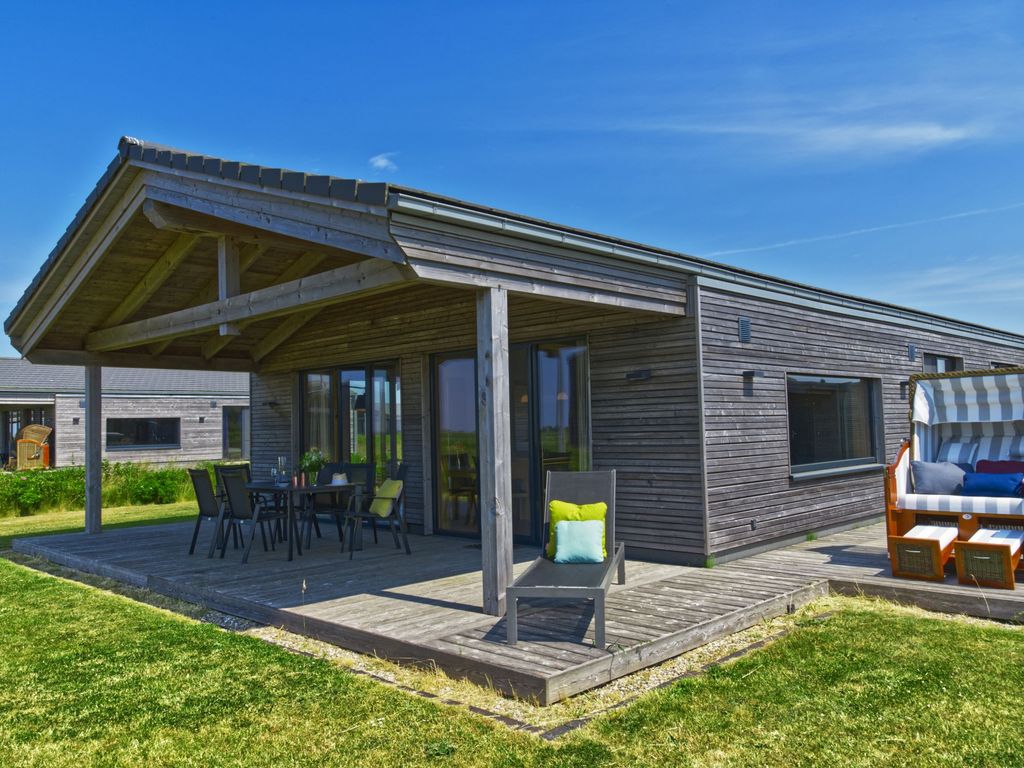 Terrasse mit privatem Strandkorb