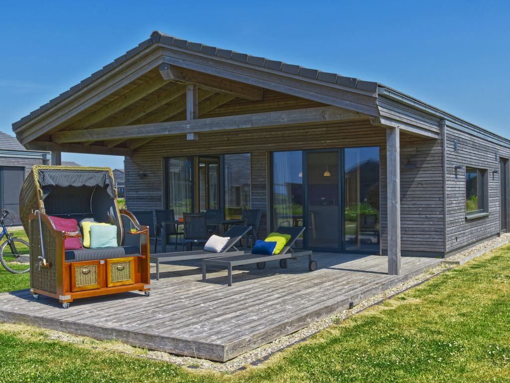 Sonnenbad mit eigenem Strandkorb