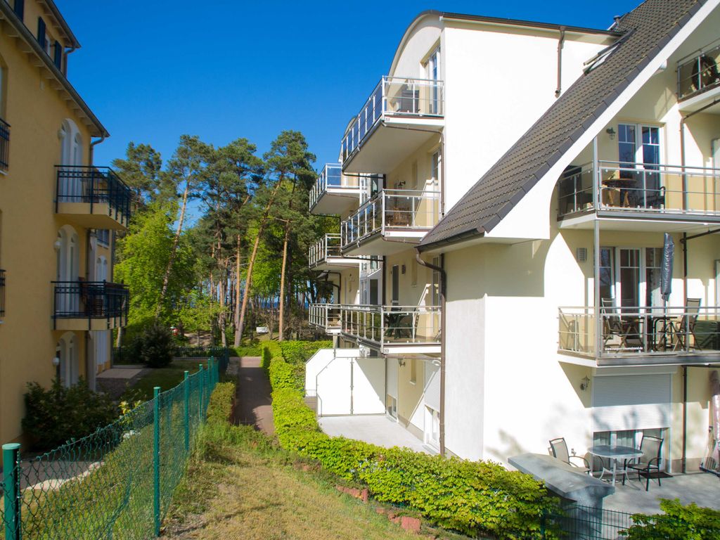Aussenansicht der Wohnung mit Blick auf den Balkon in der 1. Etage mit Blick auf dei Ostsee