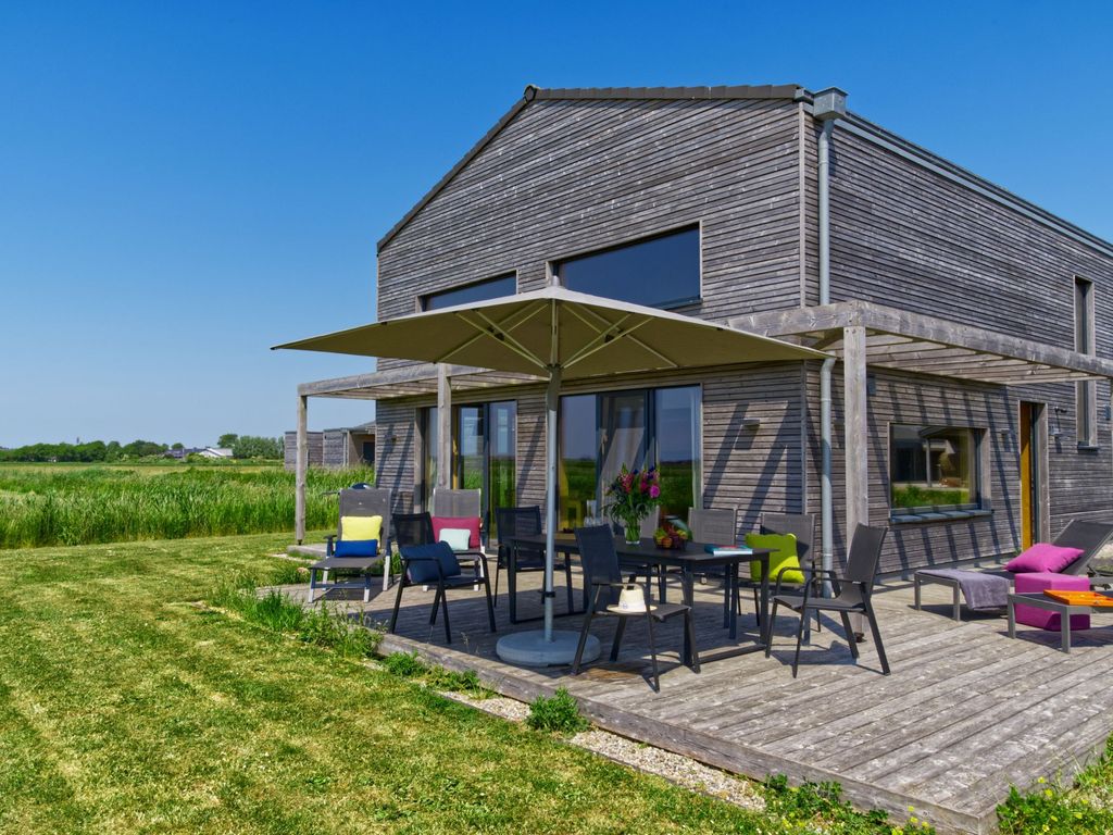 Außenansicht mit Terrassen