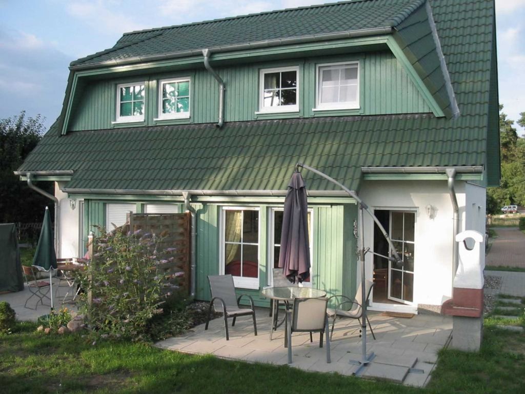 Außenansicht mit Terrasse