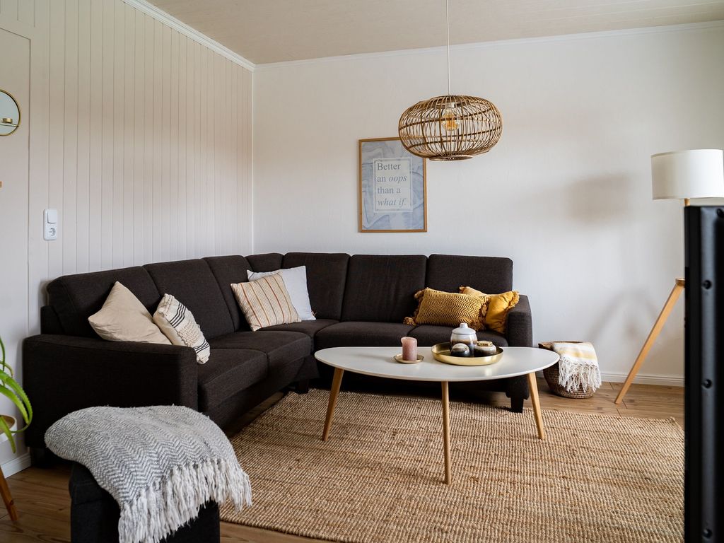 Der Wohnbereich mit Sofa