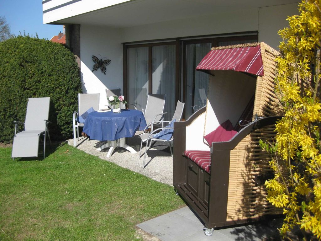 Terrasse mit Strandkorb