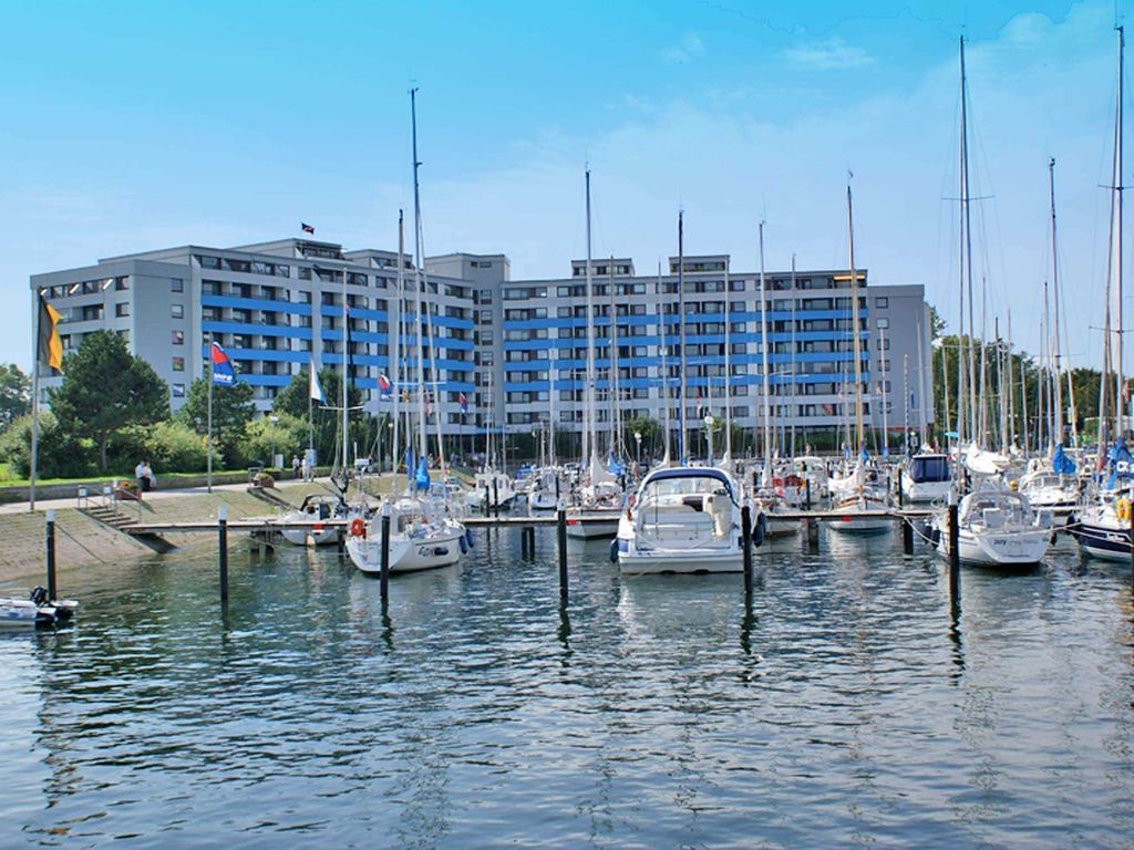 Ostseeresidenz vor dem Hafen