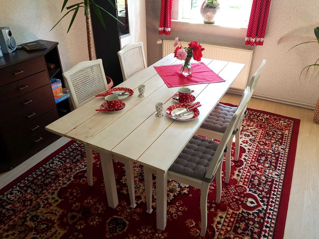 Wohnzimmer mit Esstisch