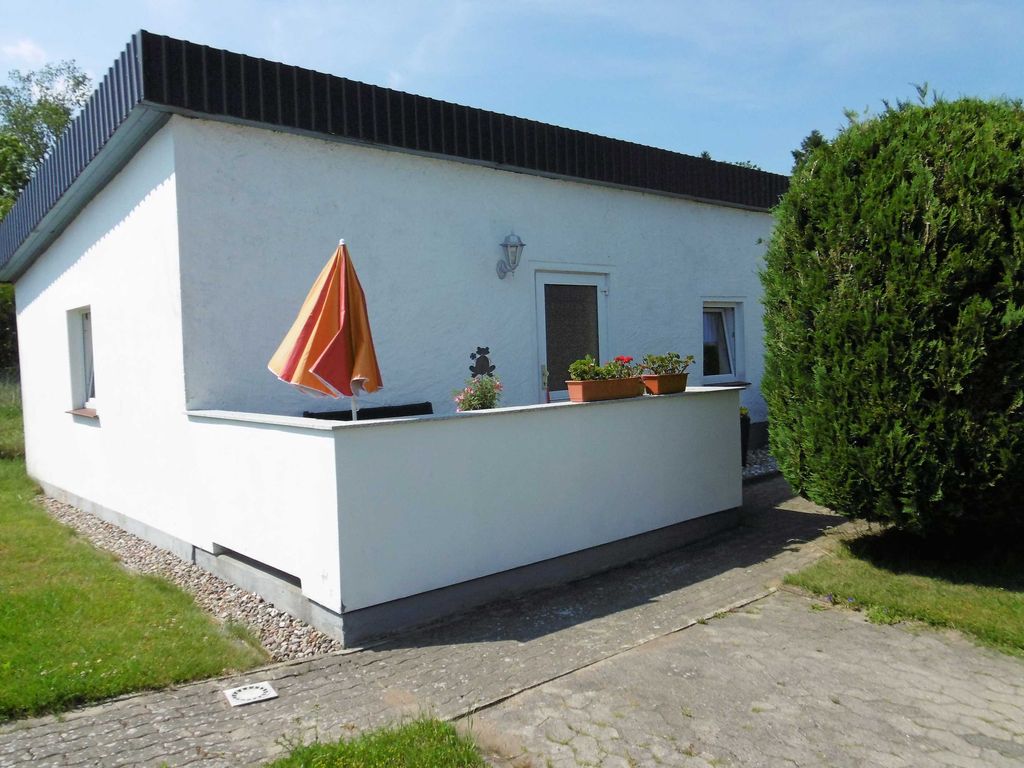 Hausansicht mit Terrasse
