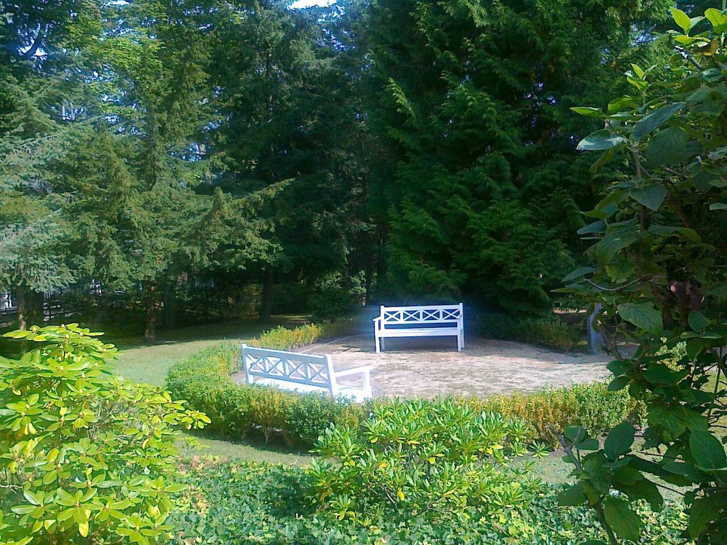 Residenz Bleichröder, Bänke im Park