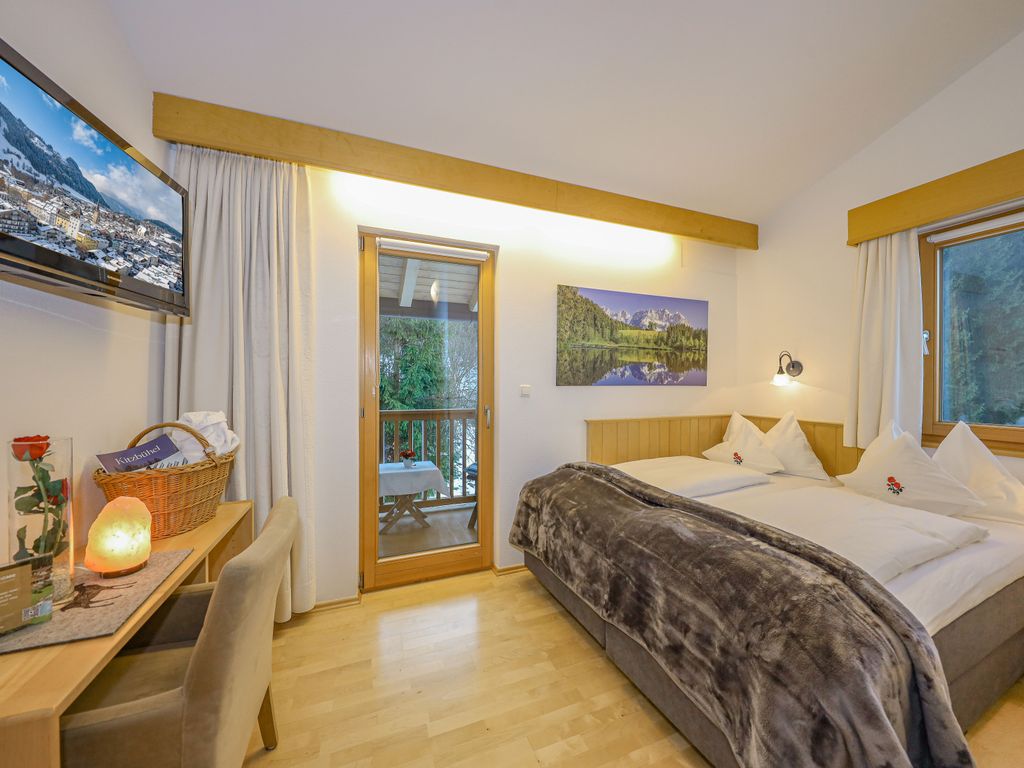 Grand Lit Zimmer - Doppelbett - Sparurlaub in Oberndorf in Tirol