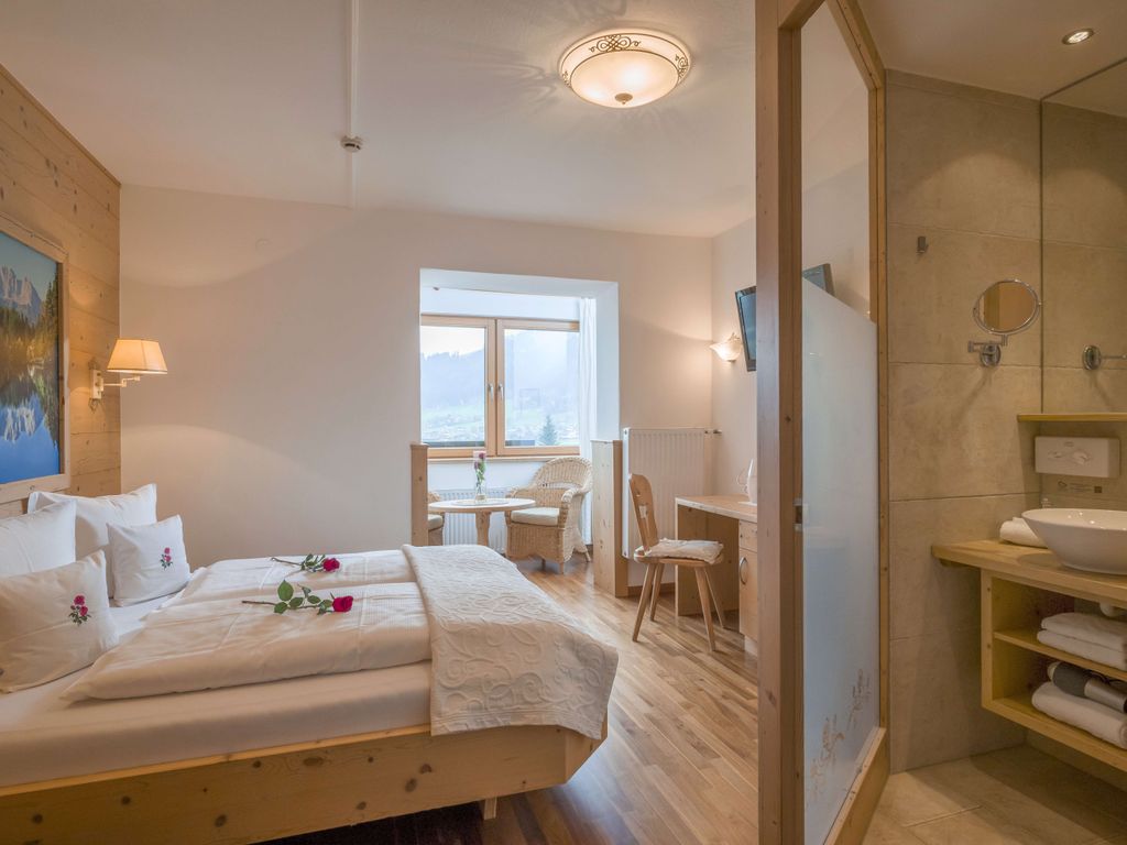Doppelzimmer mit Loggia und traumhaftem Talblick - Golfurlaub in Kitzbühel