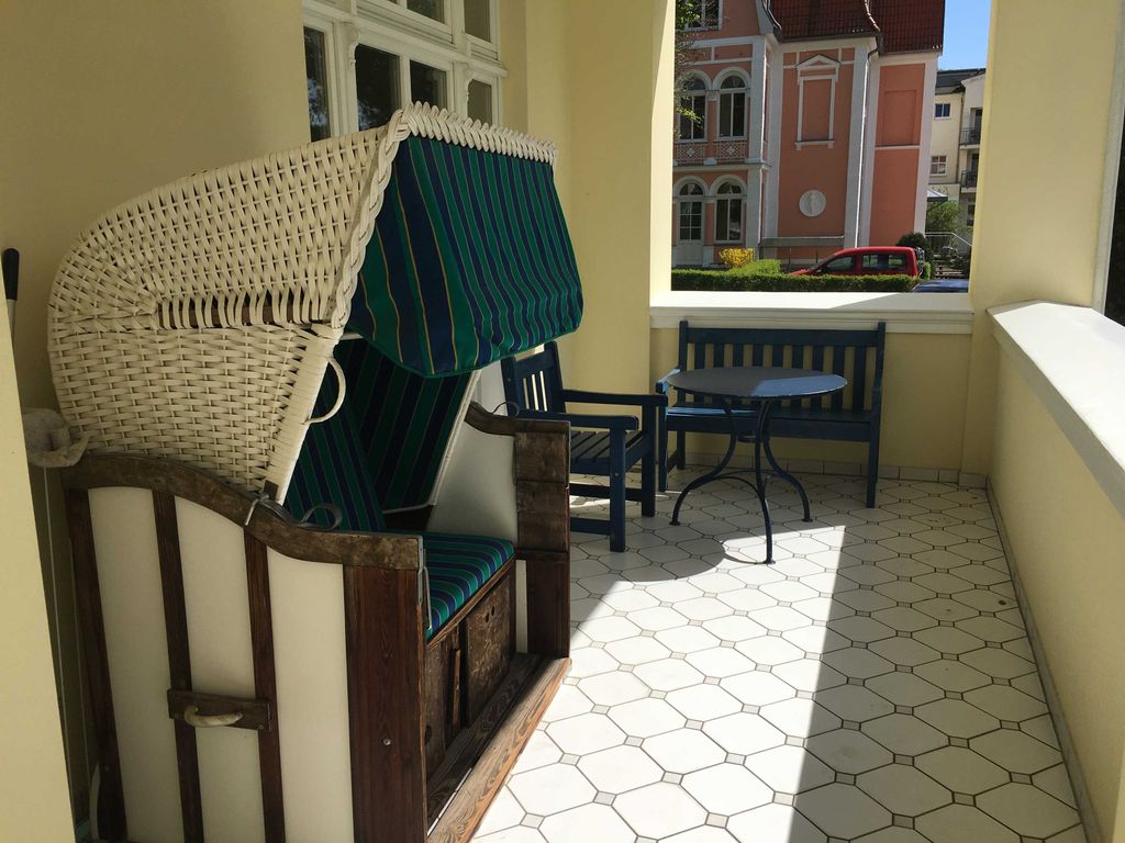 Balkon mit Strandkorb