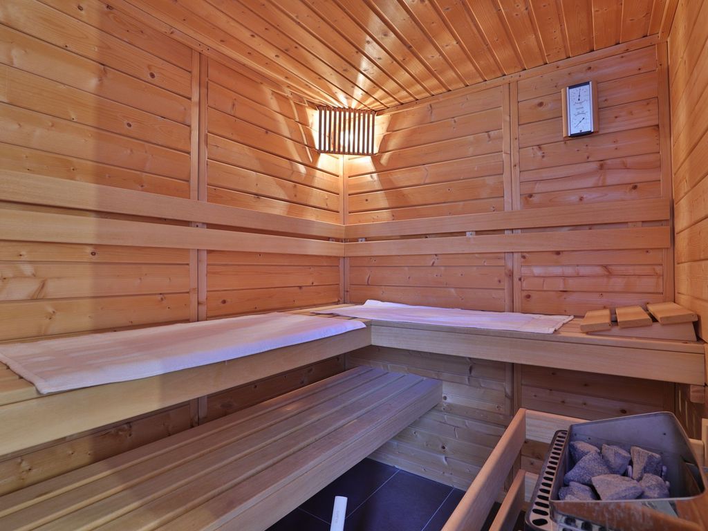 Ruhe-Insel Ferienhaus - Blick in die Sauna im EG