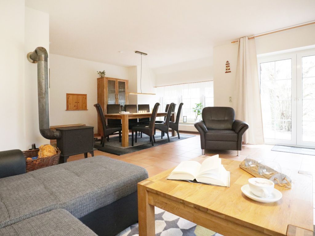 Sonnenblick Ferienhaus - Blick vom Sofa auf den Essbereich