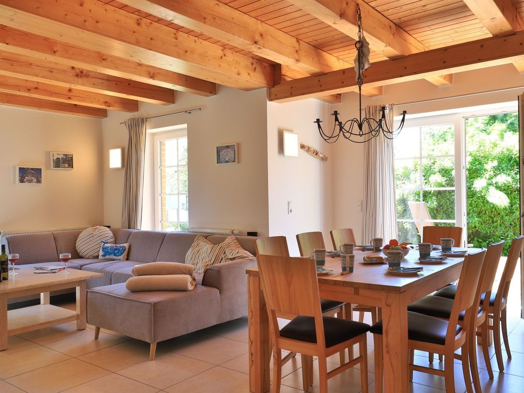 Wellenreiter Ferienhaus - Blick auf den offenen Wohn-/ Essbereich
