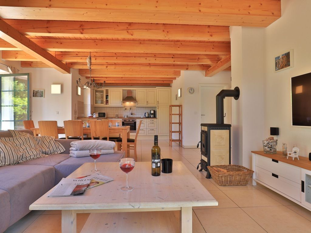Wellenreiter Ferienhaus - Blick auf den offenen Wohn-/ Essbereich