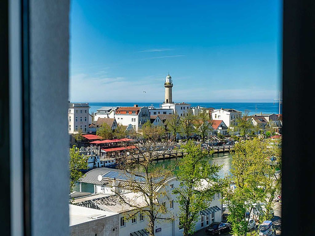 WIROtel Mittelmole Ausblick auf den Warnemünder Leuchtturm