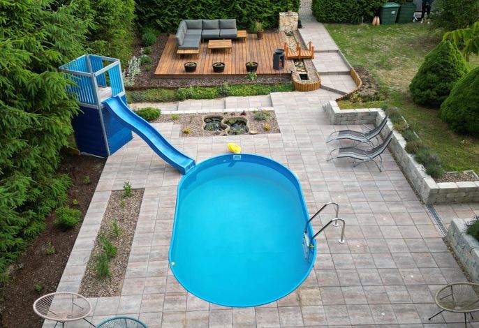 Pool im Garten