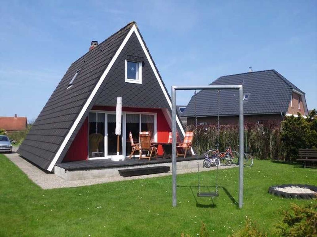Ferienhaus Vania mit Terrasse und großem Garten.