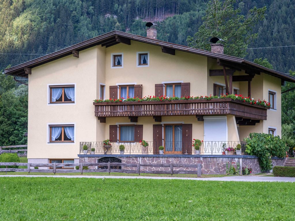 Außenansicht Landhaus (mit Ferienwohnung Landhaus)