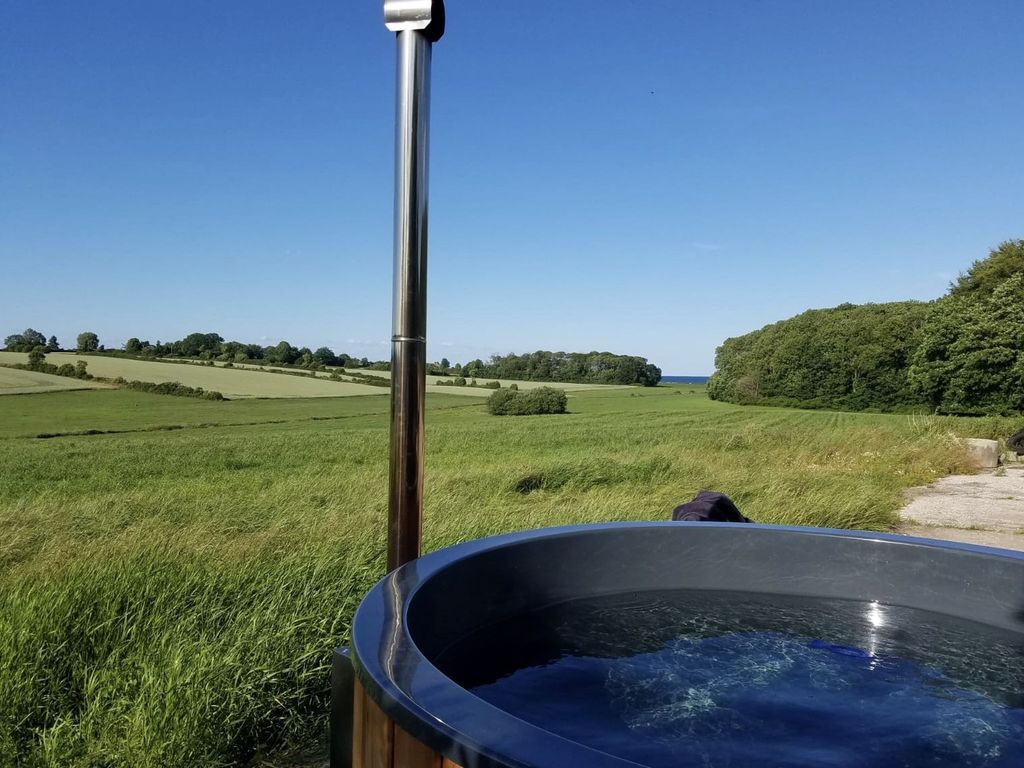 Badezuber mit Meer und Feldblick zubuchbar