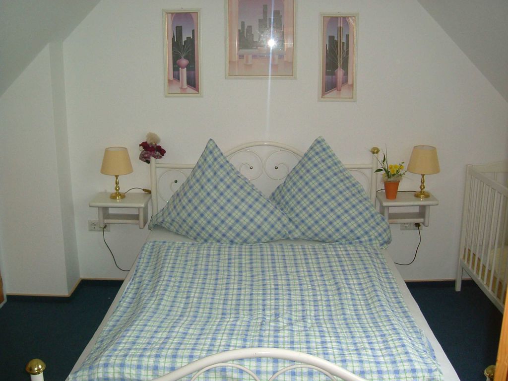 Schlafzimmer mit Doppelbett