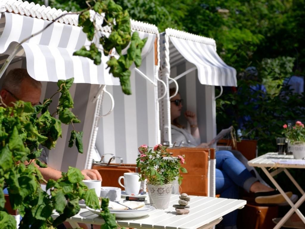 Muschel- Café mit Strandkörben
