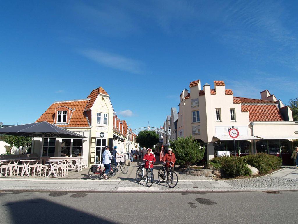 Das Objekt Unter den Kollonaden von außen