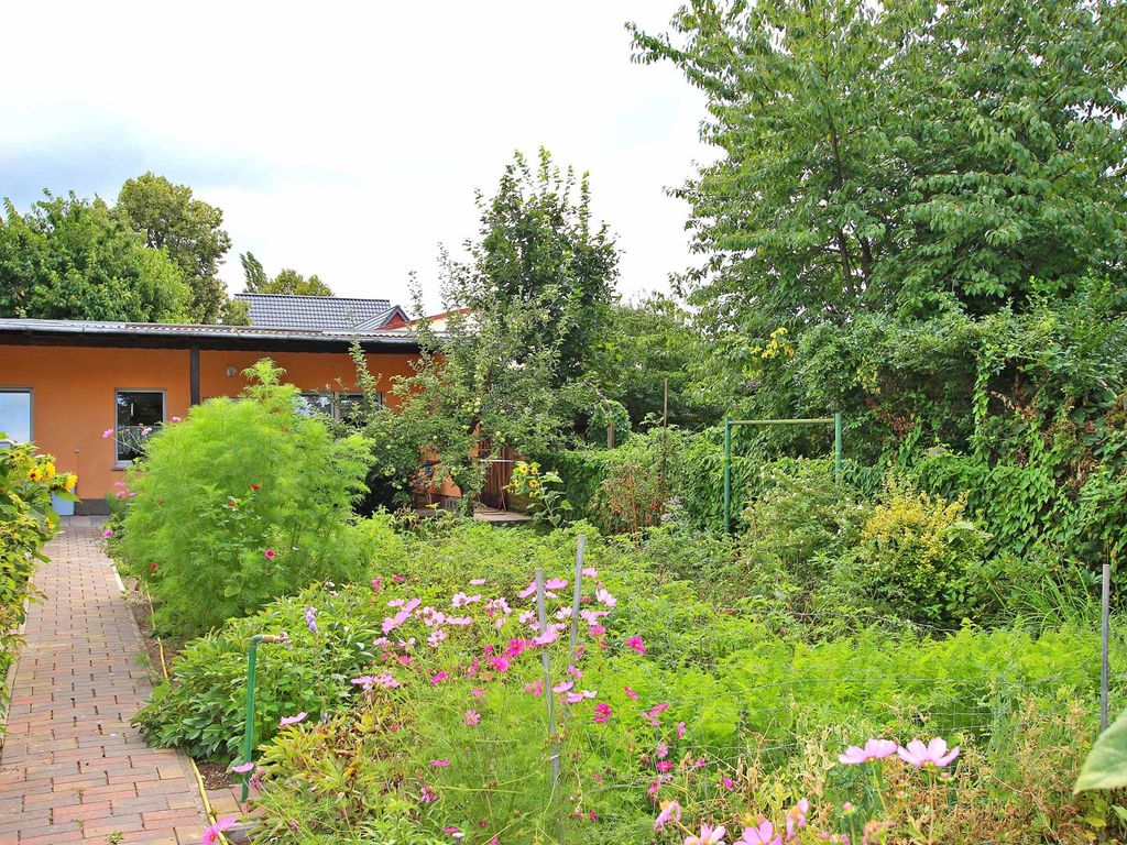 Das Ferienhaus befindet sich am Ende des Garten