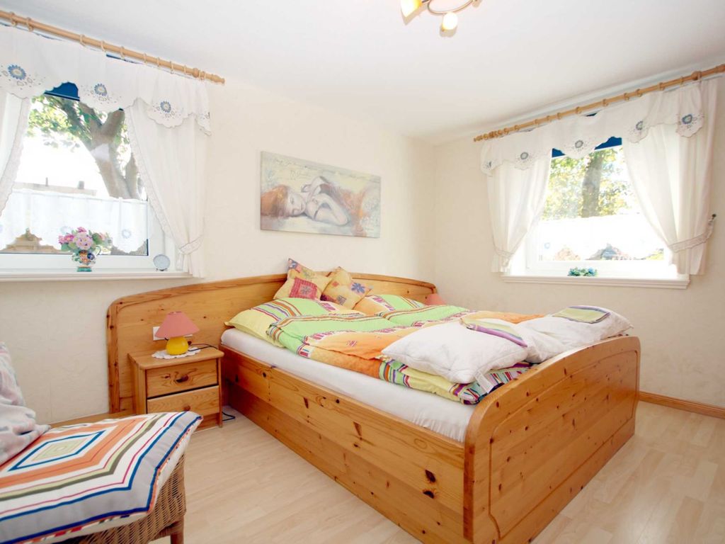 Schlafzimmer 1 mit Doppelbett