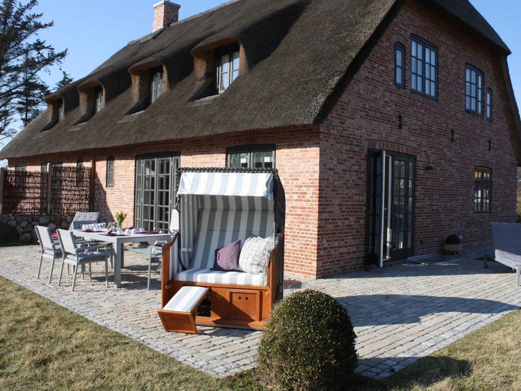 Erste Sonnenstrahlen im März - wir beziehen die Terrasse