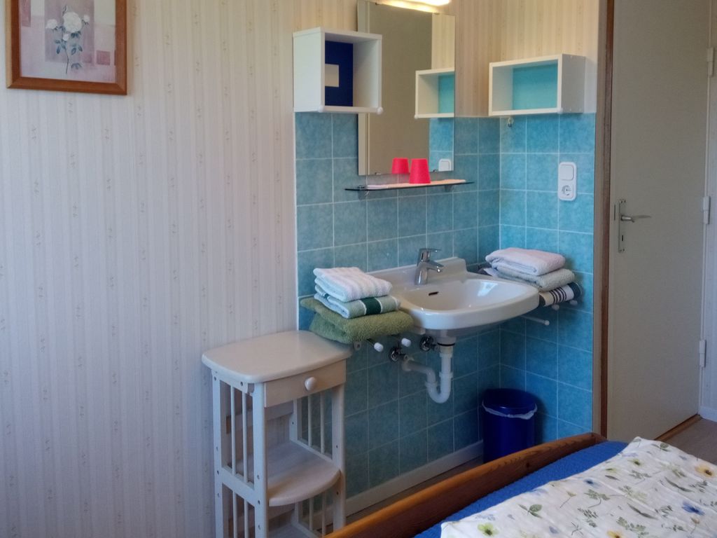 Waschbecken Doppelbettzimmer