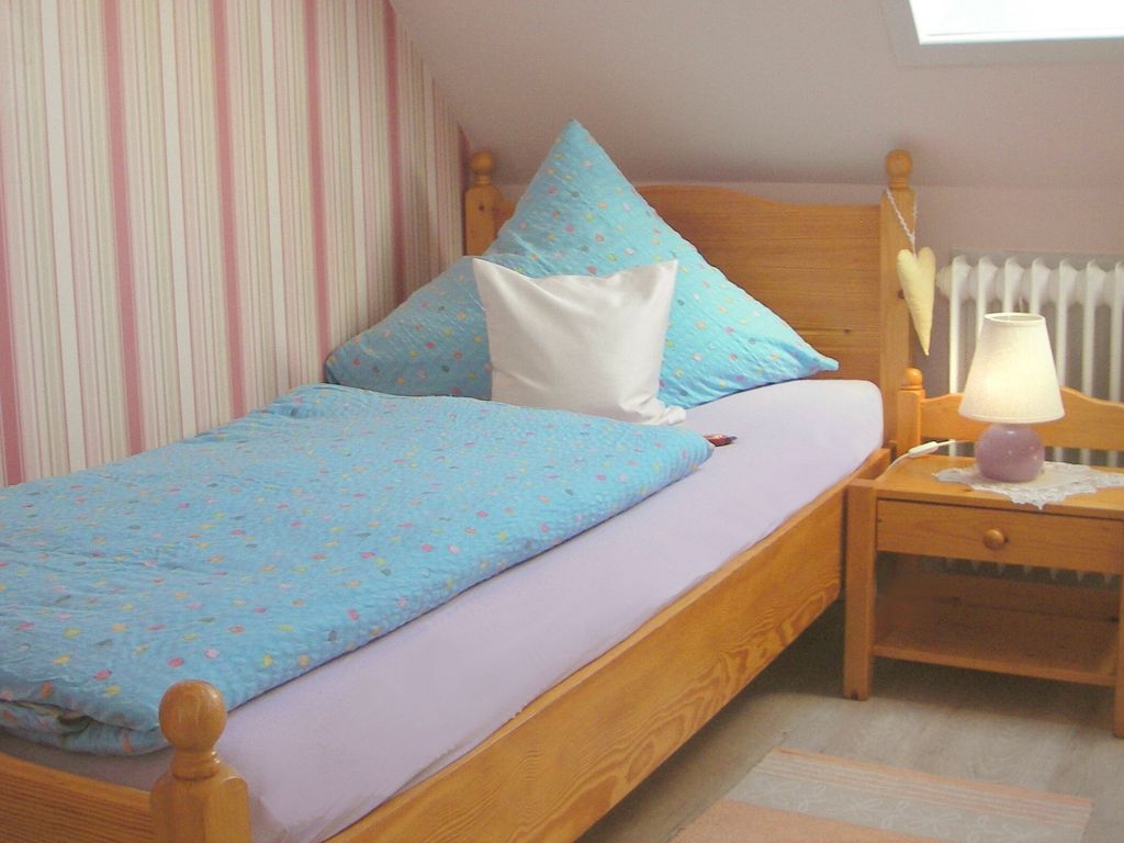 für einen weiteren Gast: separates Einzelbett und Raum ...