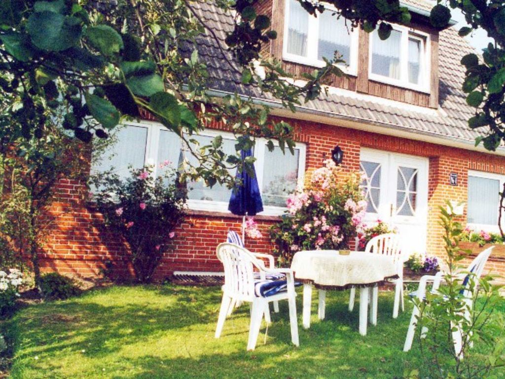 Viel Platz zum Entspannen im grossen Garten.