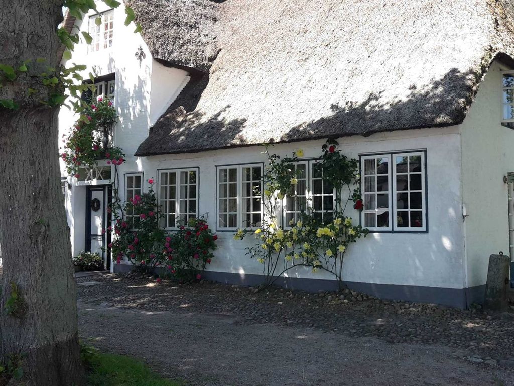Im historischen Ortskern von Nieblum erwartet Sie eine gemütliche###br###Ferienwohnung im Kapitänshaus - erbaut 1747.