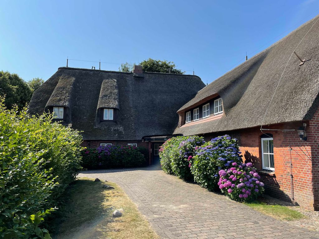 Der Hof des Hauses - hier steht ein Parkplatz zur Verfügung.