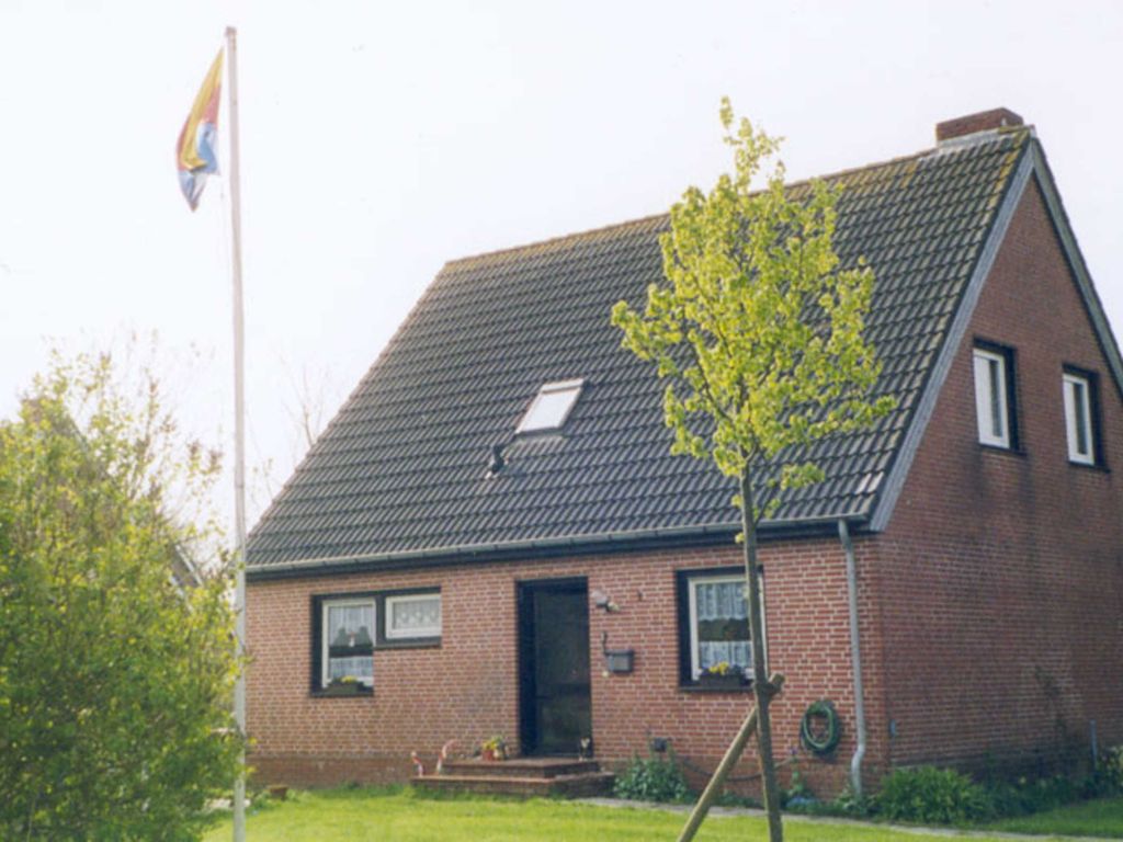 Aussenansicht Haus Oehlert.Es ist eine Ferienwohnung im 1.Stock des Hauses. Im Garten befindet sich die Sitzecke und der Grill. Auch können die Kinder dort spielen.