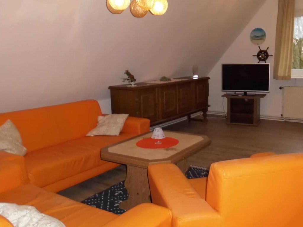 Das geräumige Wohnzimmer bietet auch bei schlechtem Wetter viel Platz.