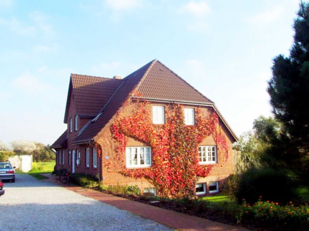 Haus mit drei Ferienwohnungen.