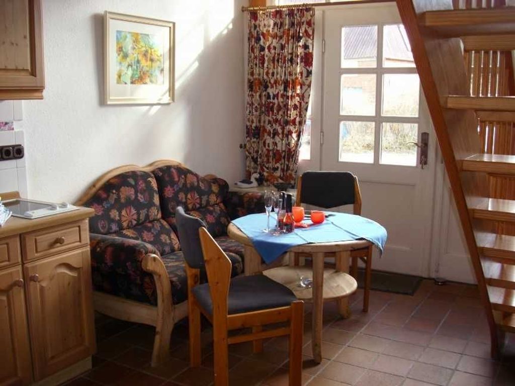 Küchen-/Essbereich mit direktem Ausgang zum Grundstück