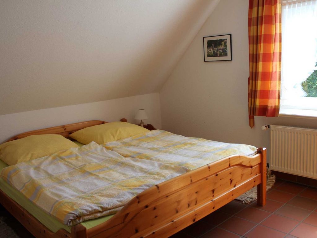 Schlafzimmer mit Doppelbett