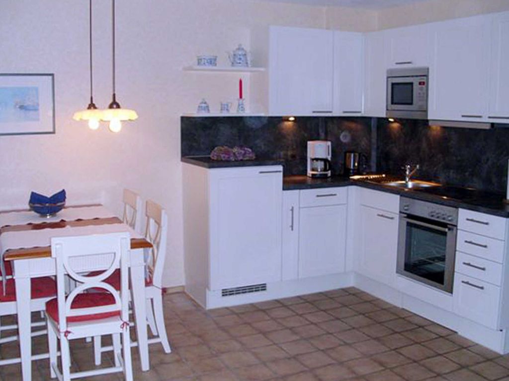 Die Küche ist mit Geschirrspüler und Mikrowelle gut ausgestattet, so dass es Spaß macht, auch mal selbst zu kochen und das Ganze im Essbereich zu genießen.