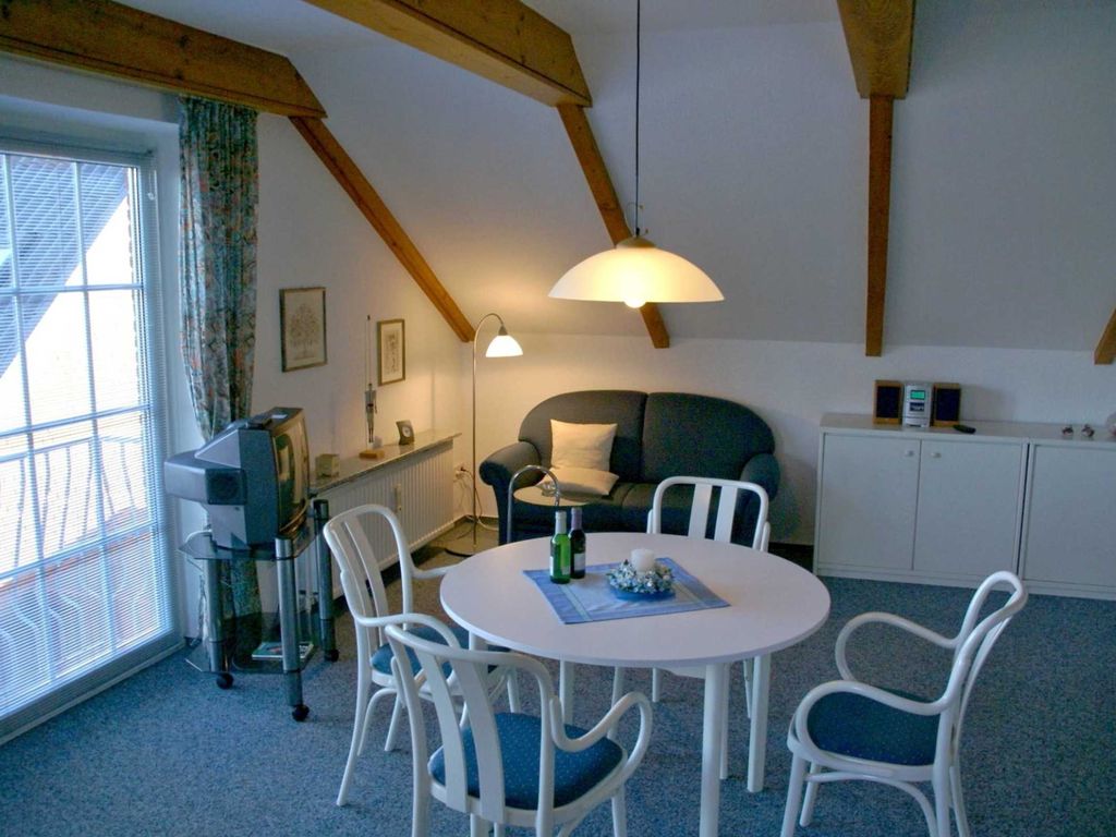 Modern eingerichtetes Appartement mit SAT-TV (Flachbildschirm)und Musikanlage mit CD-Spieler